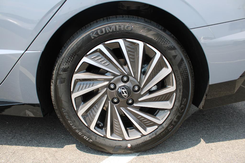new 2025 Hyundai Sonata Hybrid car, priced at $37,357