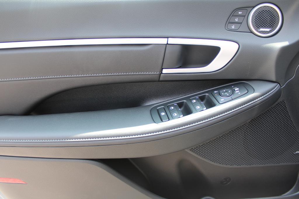 new 2025 Hyundai Sonata Hybrid car, priced at $37,357