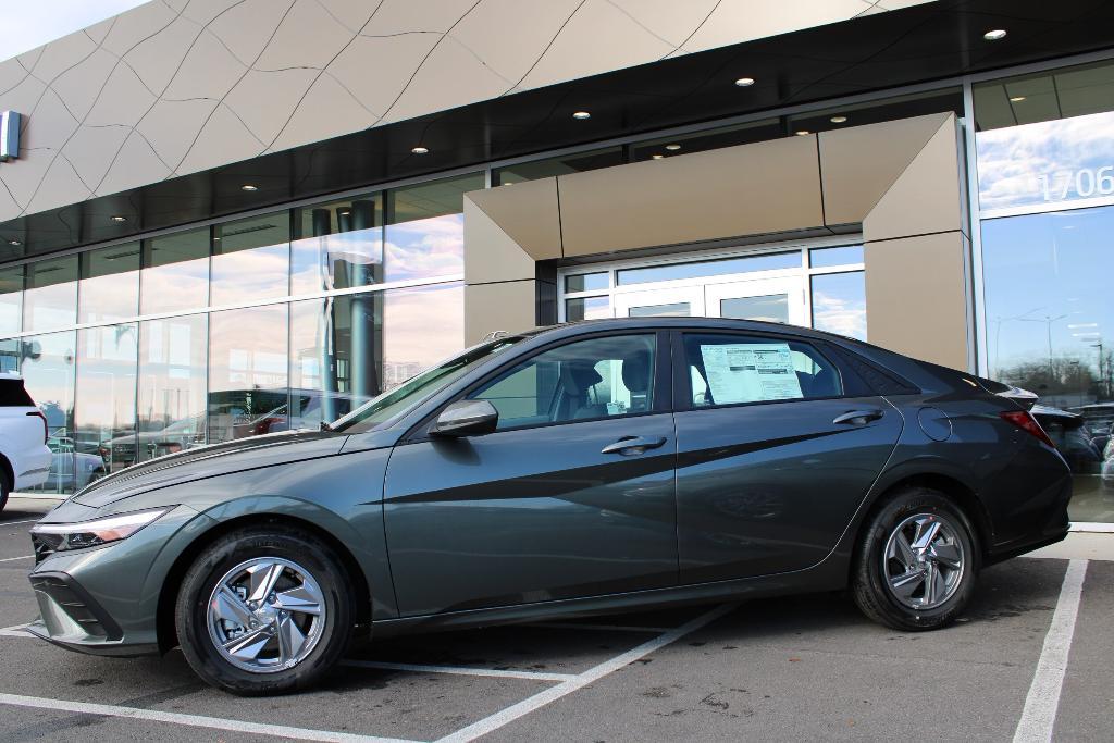 new 2025 Hyundai Elantra car, priced at $21,946