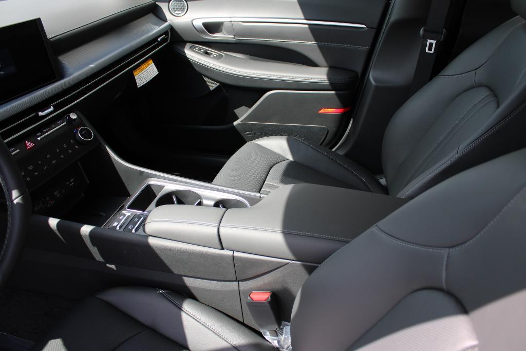 new 2025 Hyundai Sonata Hybrid car, priced at $37,680