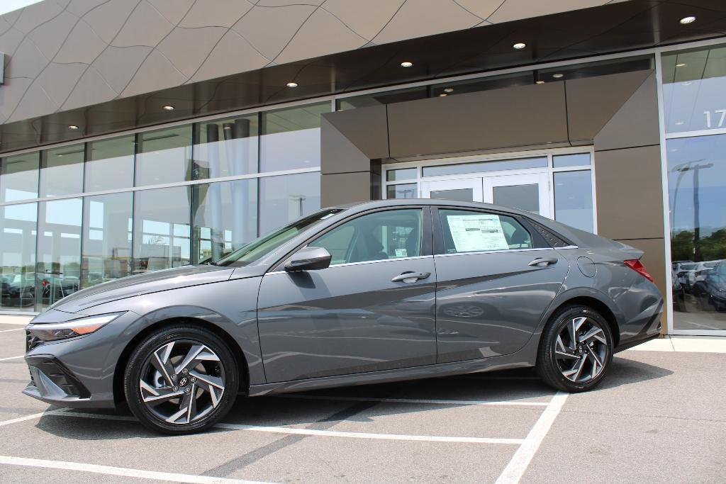 new 2025 Hyundai Elantra car, priced at $26,093