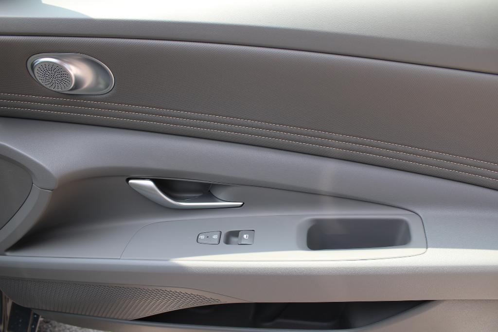 new 2025 Hyundai Elantra car, priced at $26,093