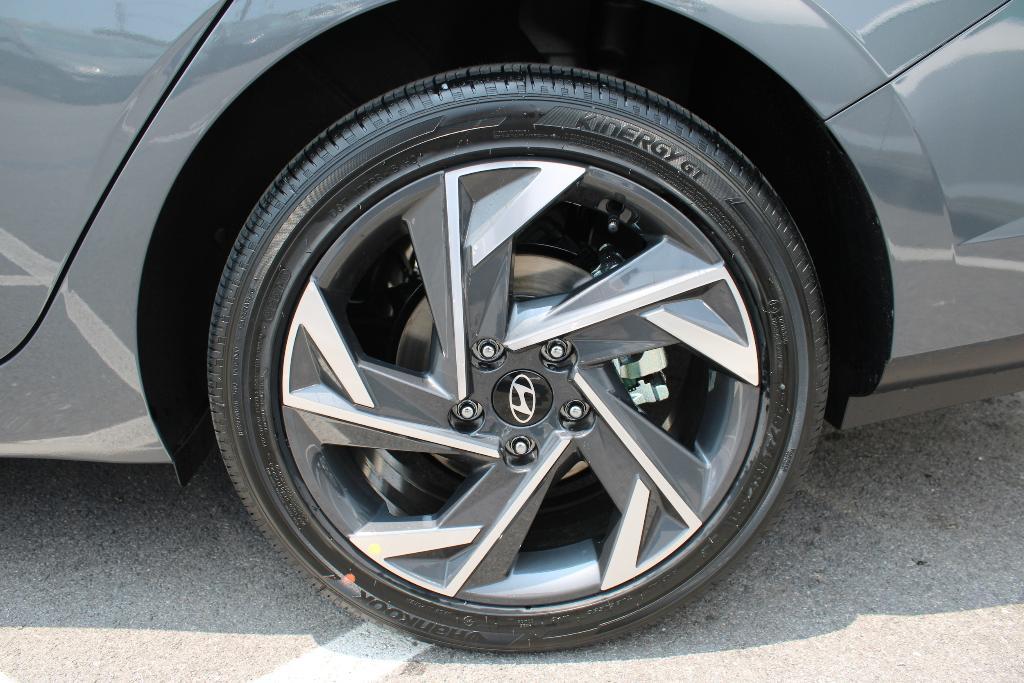 new 2025 Hyundai Elantra car, priced at $26,093