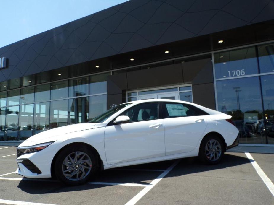 new 2024 Hyundai Elantra car, priced at $23,299