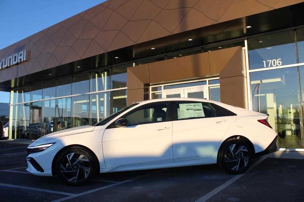 new 2025 Hyundai Elantra car, priced at $24,541