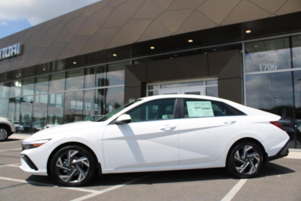 new 2025 Hyundai ELANTRA HEV car, priced at $30,151