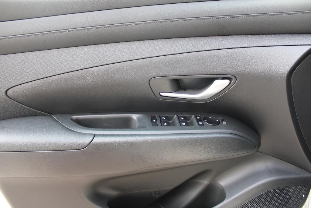 new 2025 Hyundai TUCSON Hybrid car