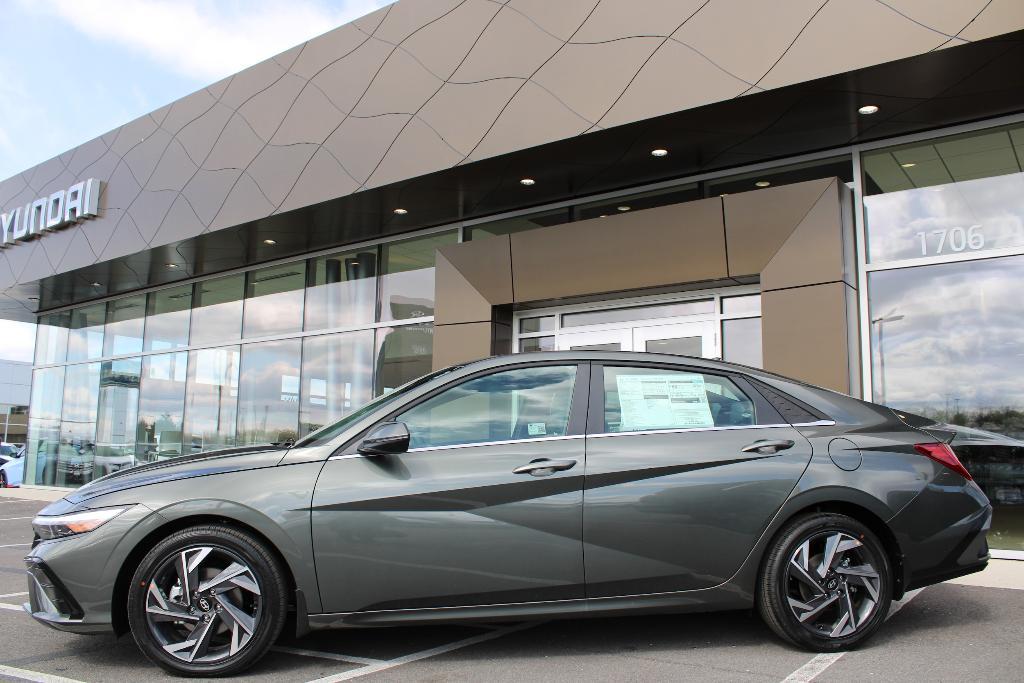new 2025 Hyundai ELANTRA HEV car, priced at $30,043