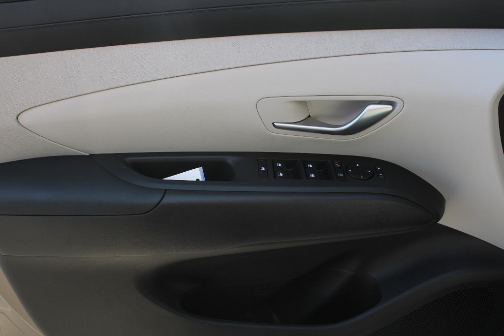 new 2025 Hyundai TUCSON Hybrid car, priced at $36,381