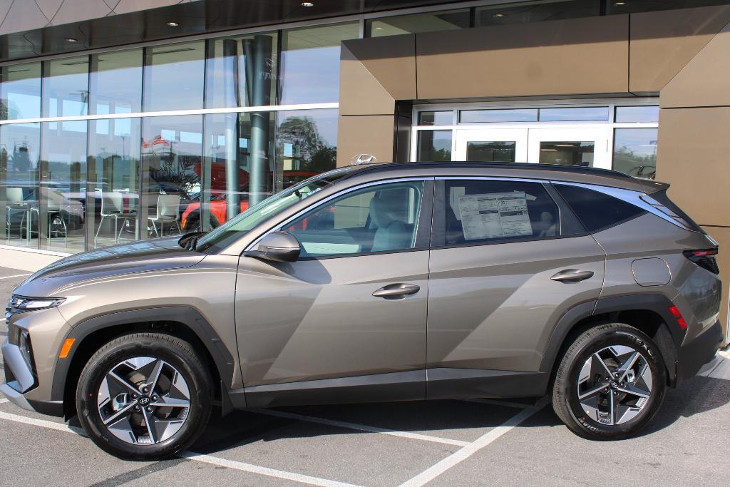 new 2025 Hyundai TUCSON Hybrid car, priced at $36,381
