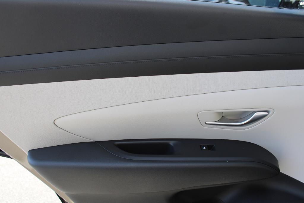 new 2025 Hyundai TUCSON Hybrid car, priced at $36,381