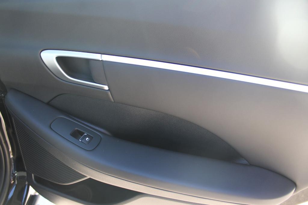 new 2025 Hyundai Sonata Hybrid car, priced at $32,140
