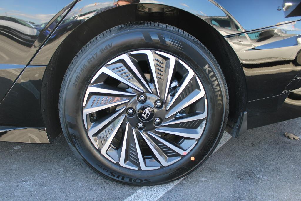 new 2025 Hyundai Sonata Hybrid car, priced at $31,064