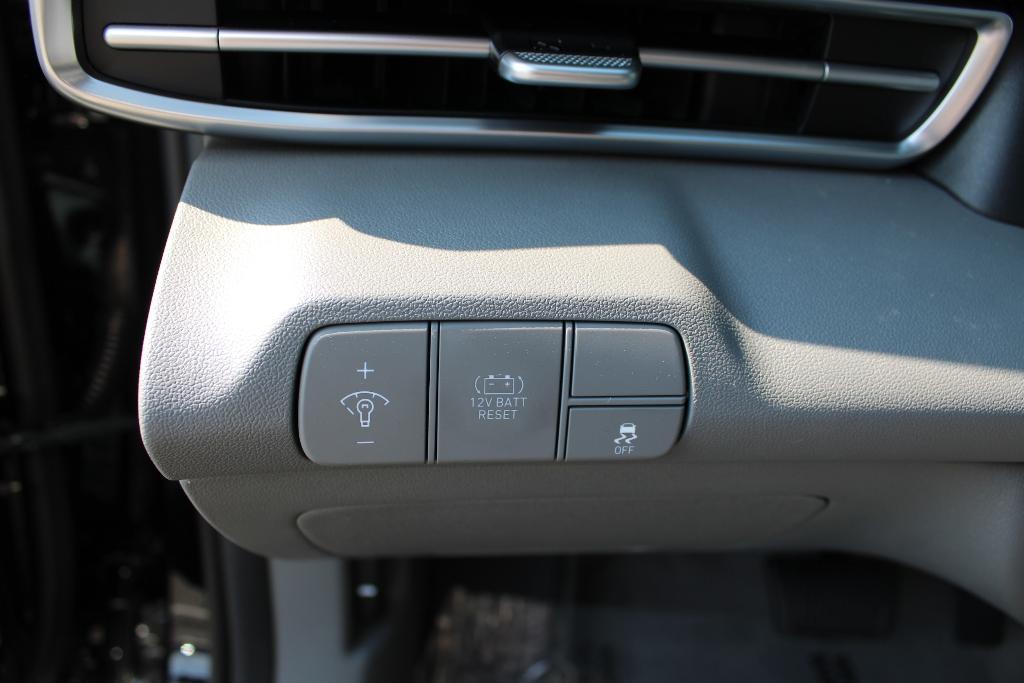 new 2025 Hyundai ELANTRA HEV car, priced at $25,996