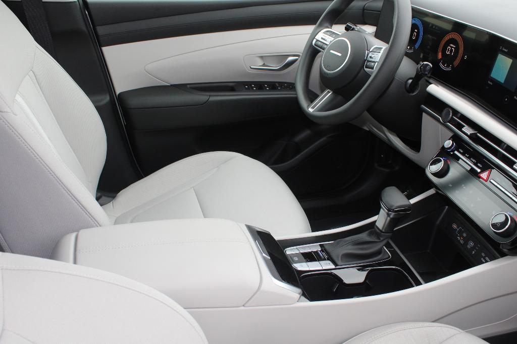 new 2025 Hyundai Tucson car, priced at $30,979
