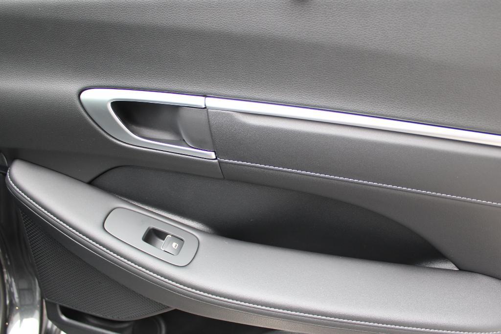 new 2025 Hyundai Sonata Hybrid car, priced at $37,672