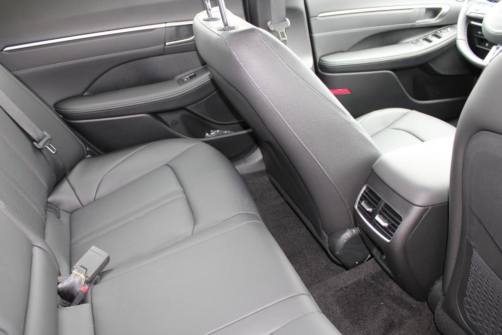 new 2025 Hyundai Sonata Hybrid car, priced at $37,672