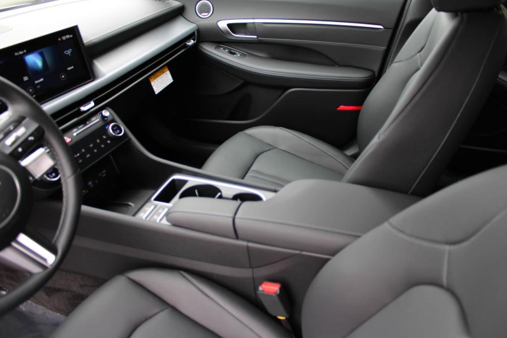new 2025 Hyundai Sonata Hybrid car, priced at $37,672