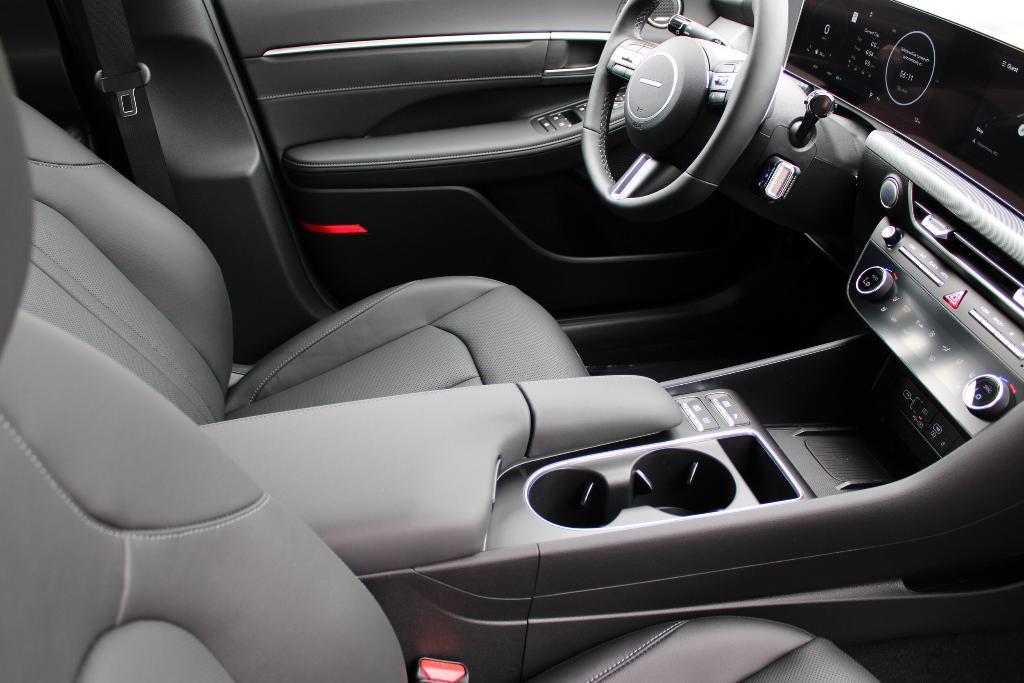 new 2025 Hyundai Sonata Hybrid car, priced at $37,672