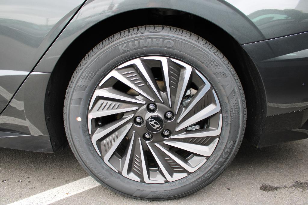 new 2025 Hyundai Sonata Hybrid car, priced at $37,672