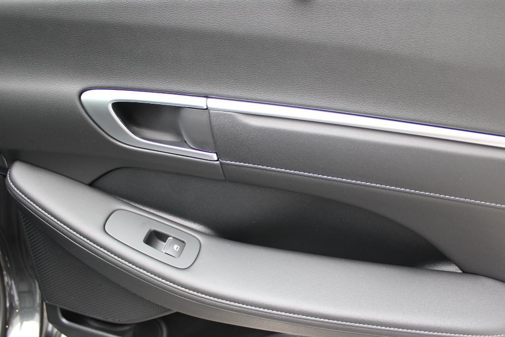 new 2025 Hyundai Sonata Hybrid car, priced at $37,672