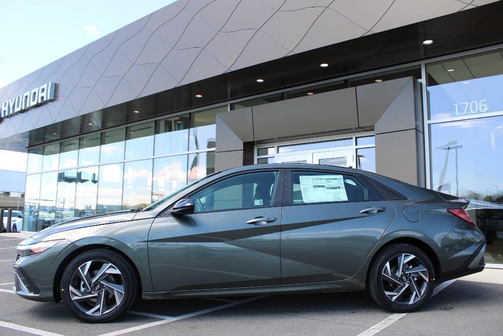 new 2025 Hyundai Elantra car, priced at $23,381