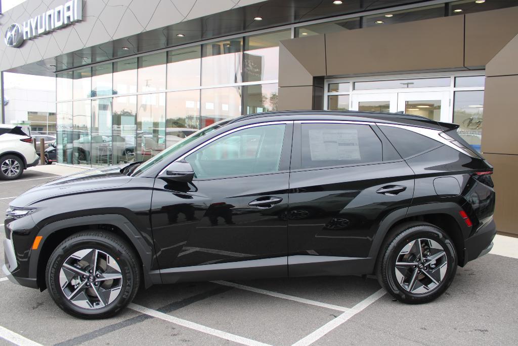 new 2025 Hyundai TUCSON Hybrid car, priced at $36,381
