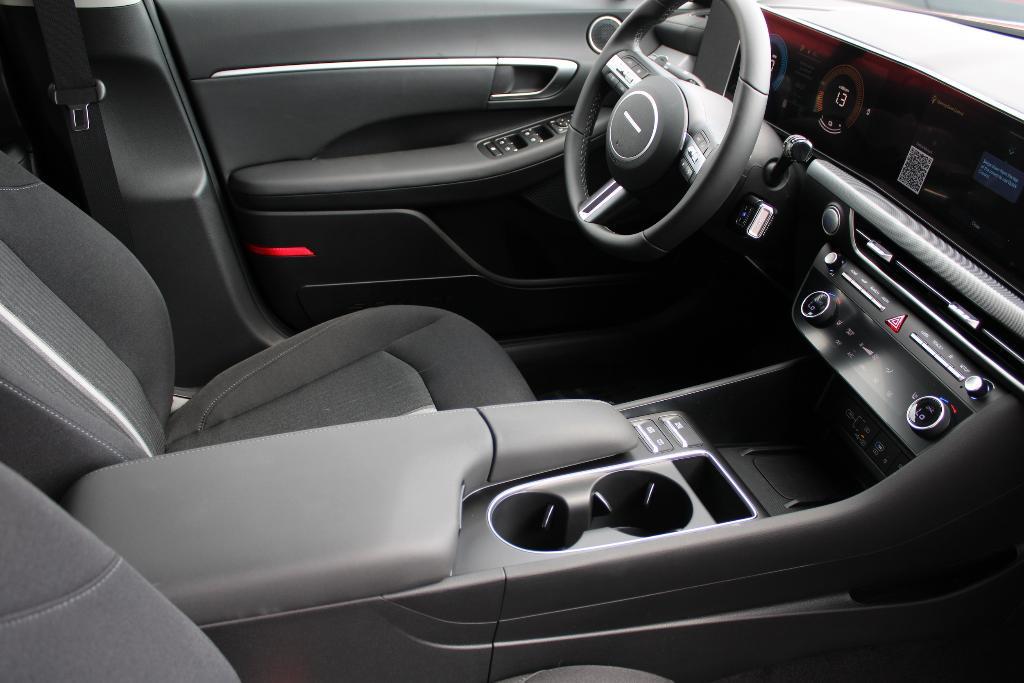 new 2025 Hyundai Sonata Hybrid car, priced at $31,764