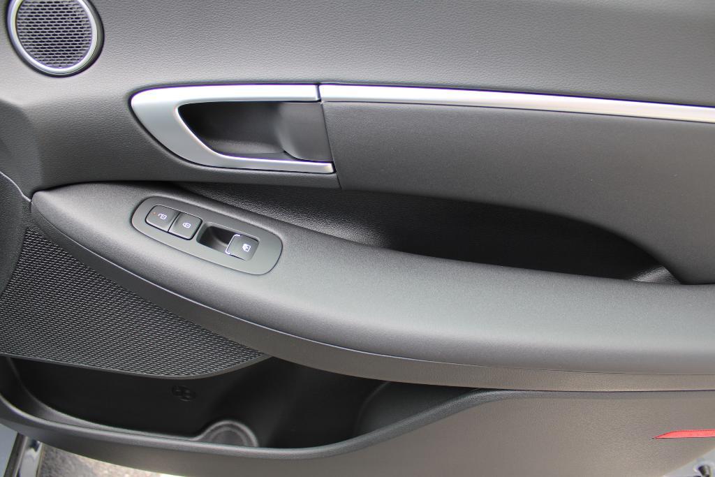 new 2025 Hyundai Sonata Hybrid car, priced at $31,284