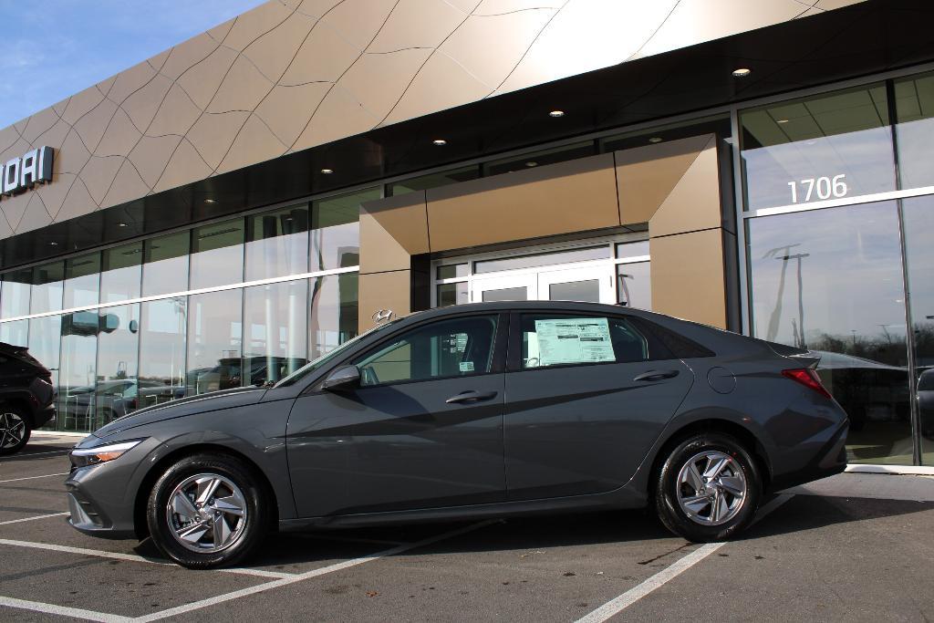 new 2025 Hyundai Elantra car, priced at $21,846