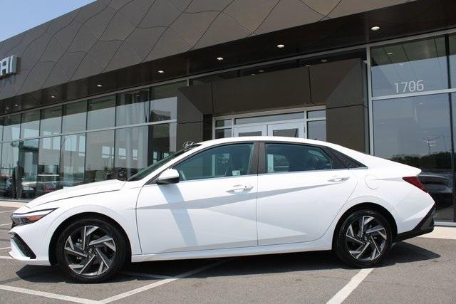 used 2024 Hyundai Elantra car