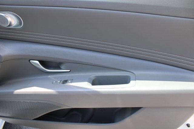 used 2024 Hyundai Elantra car