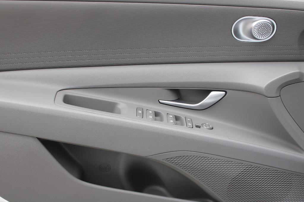 new 2025 Hyundai ELANTRA HEV car, priced at $25,803