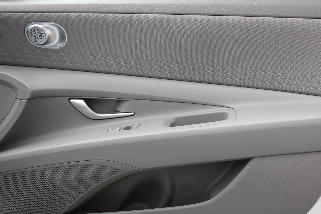 new 2025 Hyundai ELANTRA HEV car, priced at $25,803