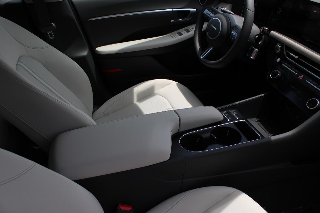 new 2025 Hyundai Sonata Hybrid car, priced at $31,774