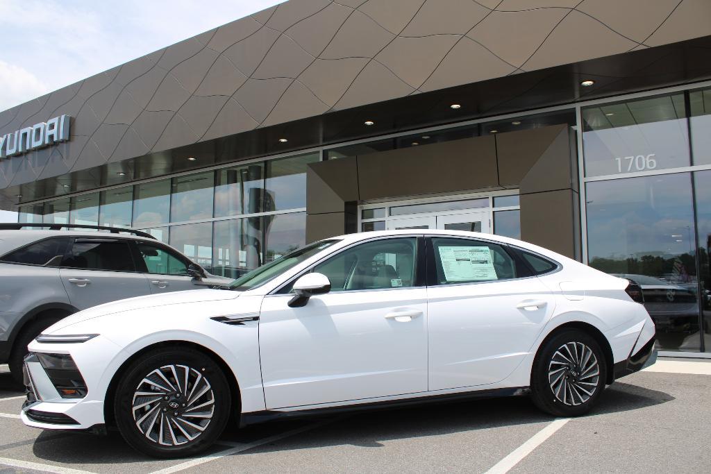 new 2025 Hyundai Sonata Hybrid car, priced at $31,774