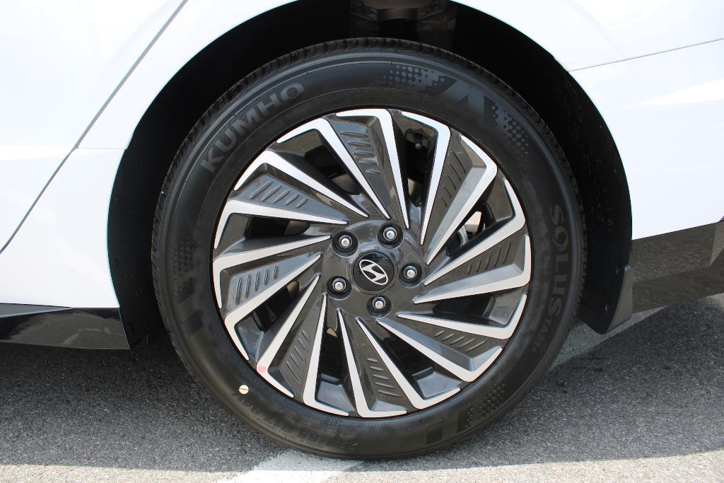 new 2025 Hyundai Sonata Hybrid car, priced at $31,774