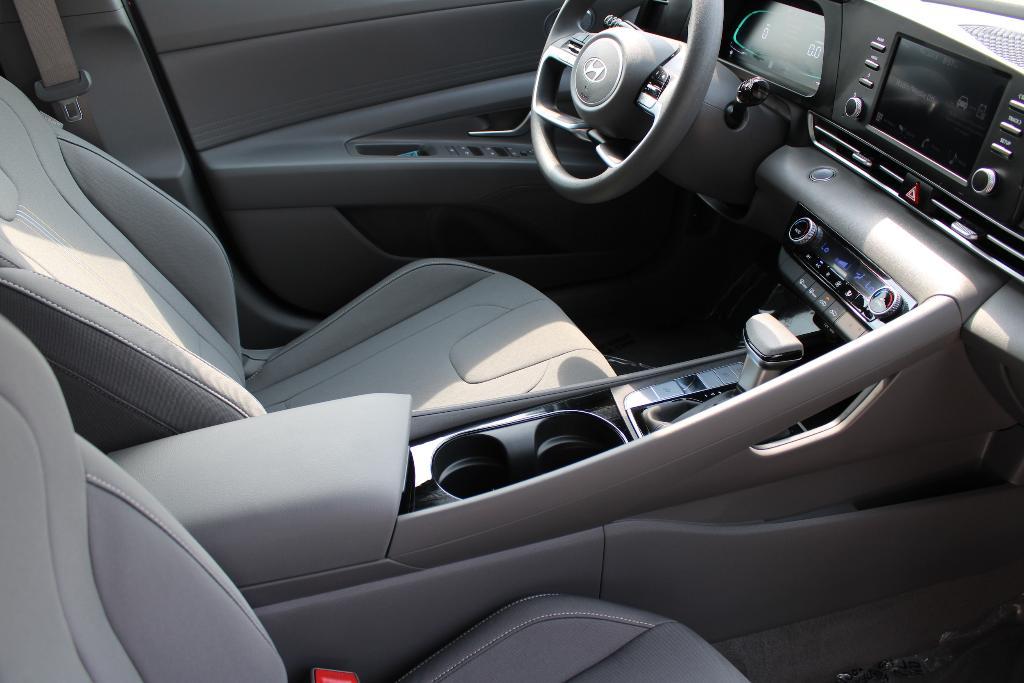 new 2025 Hyundai ELANTRA HEV car