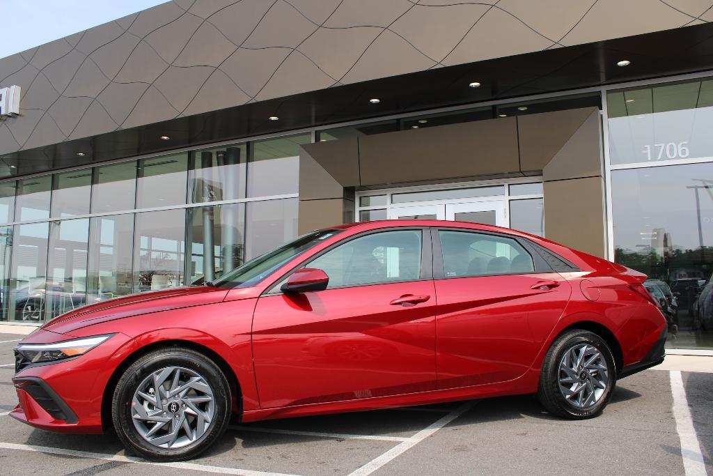 new 2025 Hyundai ELANTRA HEV car