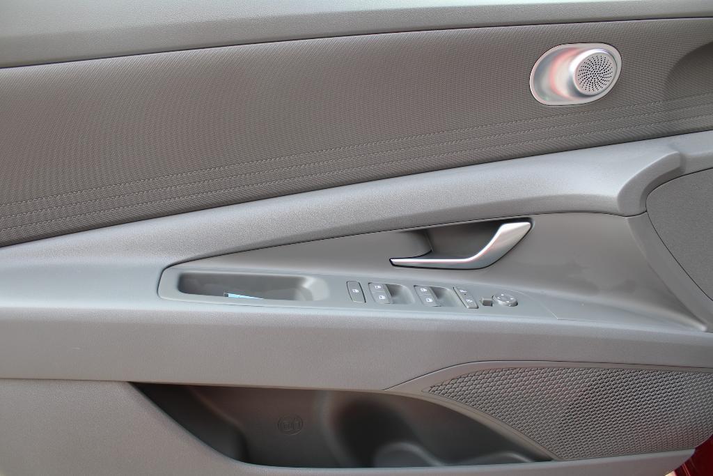 new 2025 Hyundai ELANTRA HEV car