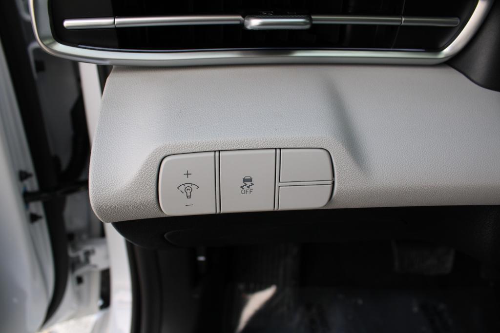 new 2025 Hyundai Elantra car, priced at $27,944