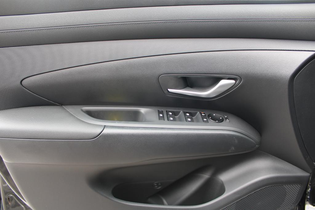 new 2025 Hyundai TUCSON Hybrid car, priced at $33,256