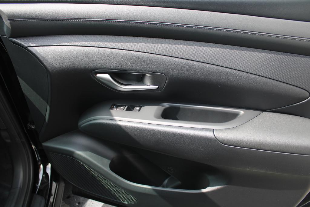 new 2025 Hyundai TUCSON Hybrid car, priced at $33,256