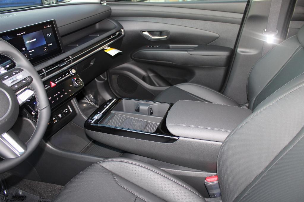 new 2025 Hyundai TUCSON Hybrid car, priced at $37,758