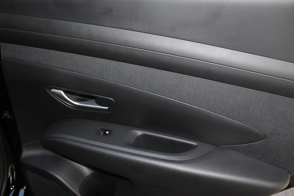 new 2025 Hyundai TUCSON Hybrid car, priced at $37,758