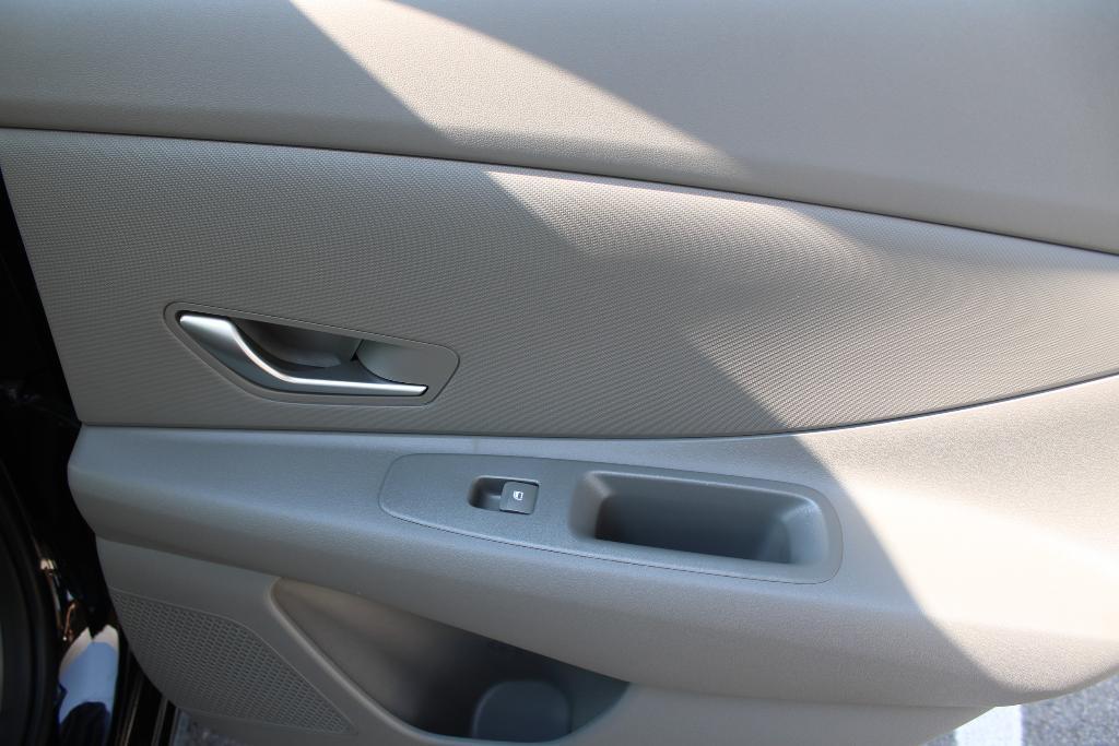 new 2025 Hyundai ELANTRA HEV car, priced at $25,303