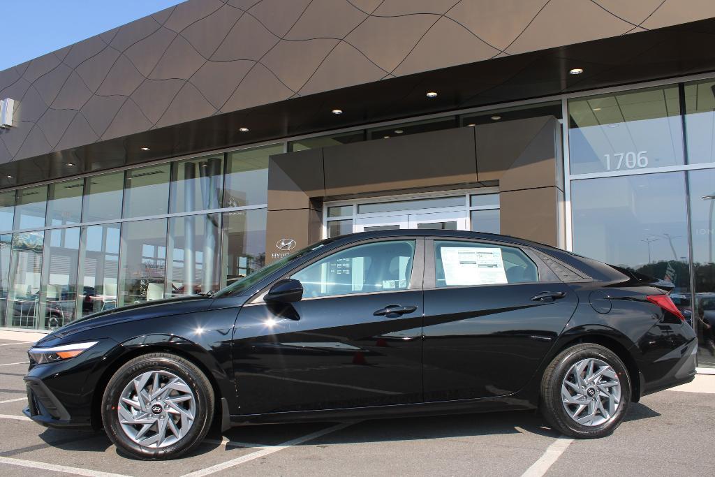 new 2025 Hyundai ELANTRA HEV car, priced at $25,303