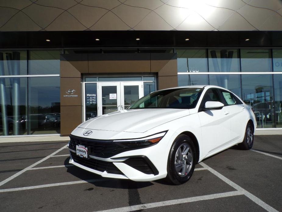 new 2025 Hyundai Elantra car, priced at $22,421