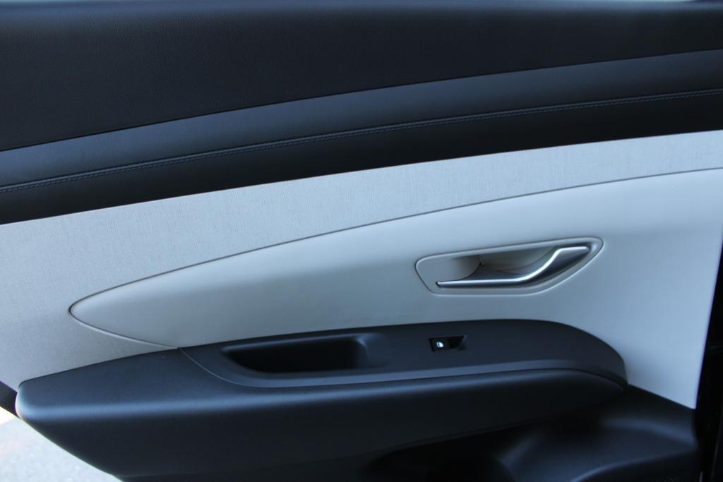new 2025 Hyundai TUCSON Plug-In Hybrid car, priced at $39,576