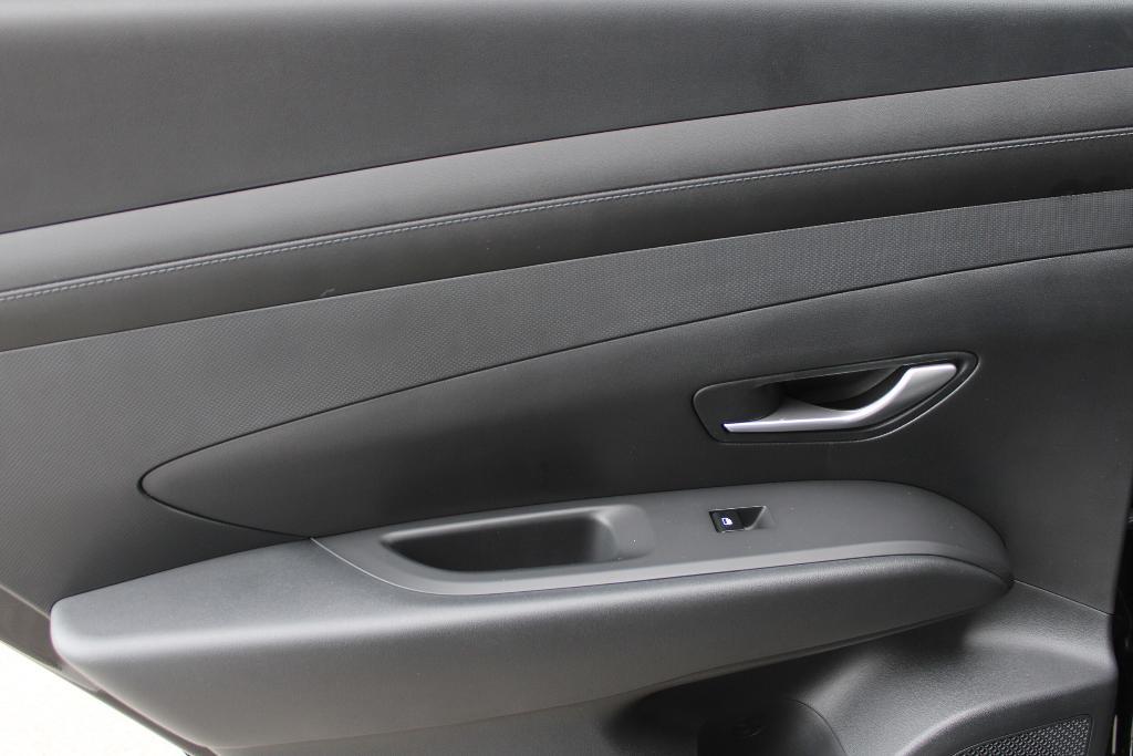 new 2025 Hyundai TUCSON Hybrid car, priced at $33,416